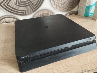 predám Playstation Ps4 - 2