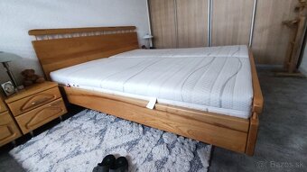 Predám masívnu drevenú posteľ - 2