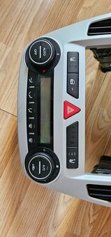 Kia Ceed - stredový panel - 2