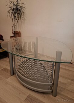 Sklený stolík s kovovým podložím, konferenčný stolík - 2