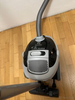 Vysávač Electrolux  ZCS2220BEL. - 2