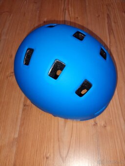 Predám prilbu veľkosť 55-59cm dohoda možná - 2