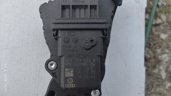 Audi A6 C6 - Plynovy pedal - 2