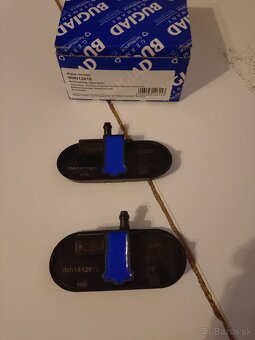 Trisky ostrekovaca Audi A6 C6 - 2