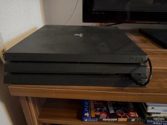 PS4 Pro 1TB +ovladac +hra - 2