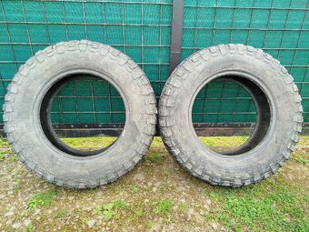 Pneu 225/75 R16 - 2