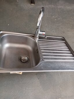 Nerezové umývadlo s bateriou - 2