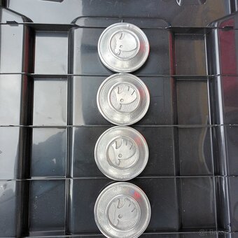 Predám PUKLICKY stredové krytky na otviraky Skoda SKODA 110R - 2