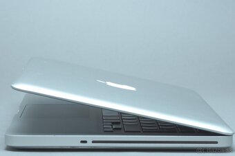 ZÁRUKA/Macbook Pro 13.3"/I5 2.5GHZ/8GB RAM/256GB SSD/CZ - 2