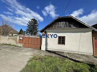Predáme starší vidiecky dom pri Váhu / ZĽAVA 3000€ / - 2