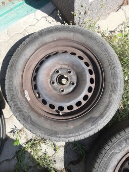Predám letné pneu s diskami 195/65 R15 - 2