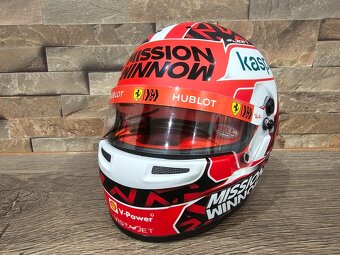 HELMY Ferrari 1:2 Leclerc -orig.podpisy,Sains Vettel - 2