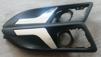 Predám vnútorné chrómové kľučky dverí škoda octavia II - 2