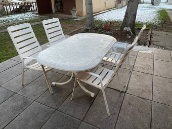 Stôl a 4 stoličky - 2