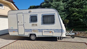 karavan Adria 390 4miest 795/1100kg, .,poschodová posteľ - 2