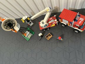 LEGO City Fire Utility Truck Set 60111 - 2
