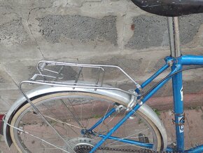 Predám starý závodný bicykel zn.favorit - 2
