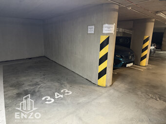 GARÁŽOVÉ STÁTIE V TROCH VEŽIACH NA BAJKALSKEJ UL., - 2