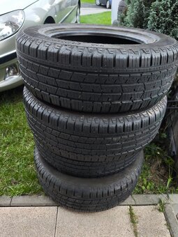 Predám pneu 215/65 r16 - 2