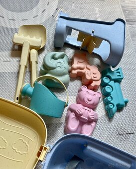 Hračky do piesku v kufríku - 2