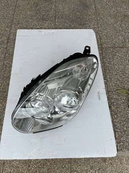 Predne Svetlo - 2015 Opel Combo - 2