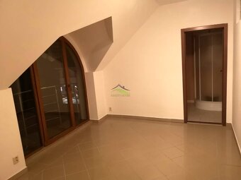 Na Námestí - priestory na podnikanie - služby, kancelárie - - 2
