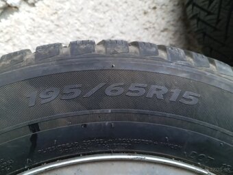 predám zimné pneumatiky 195/65 R15 na  diskoch - 2