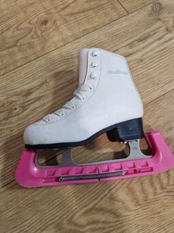 Dievcenske korcule Crowned 28 - 2