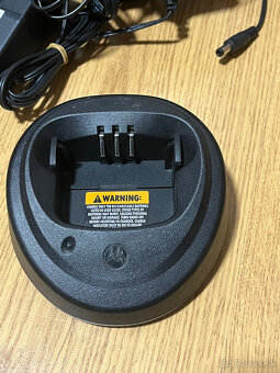 Motorola nabijacka CP040, DP1400 - 2