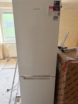 Chladnička s mrazničkou Samsung - 2