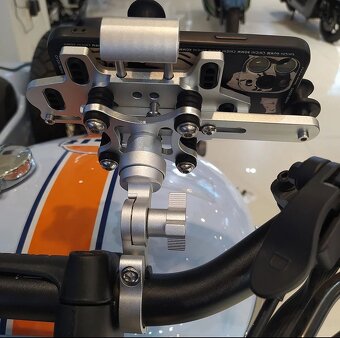 Antivybračný držiak na riaditka - 2