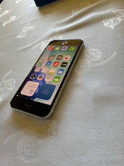 iPhone SE 64GB - 2