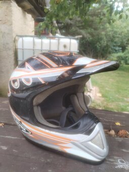 Prilba Uvex veľkosť L - 2