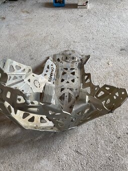 Chránič kolena a motora ktm sx 250 2008 - 2