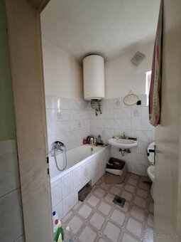 Ponúkam na predaj rodinný dom v obci Méra v pôvodnom stave - 2