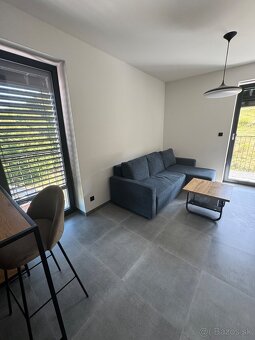 Na predaj slnečný 2-izbový byt s parkovacím miestom - 2