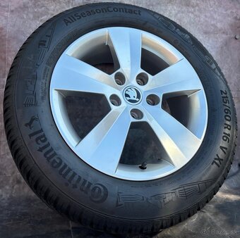 Zimní sada Škoda Superb III generace 215/60R16 - 2
