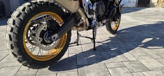 hlavní/centrální stojan BMW F900GS r.v. 24-25 - 2