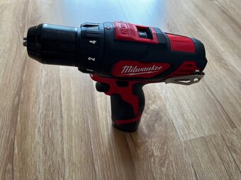 MILWAUKEE M12 BDD-201C Aku vŕtačka bez príklepu - kompaktná - 2