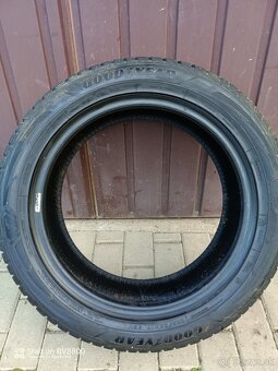 215/55R17 98V - 2