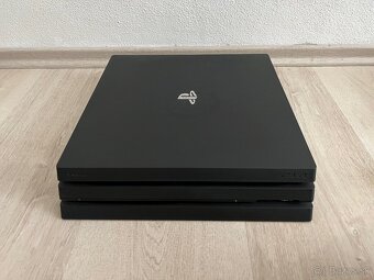 PREDAM/ VYMENIM PLAYSTATION 4 PRO + 2 OVLADAČE + HRY - 2