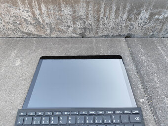 Microsoft Surface GO 3 - 2