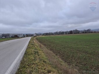 Predáj pozemku v priemyselnom parku Topoľčany 4571 m2 - 2