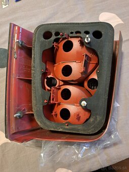 zadné ľavé svetlo - 2