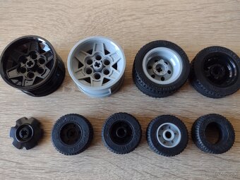 Lego Technic ramená a kolesá - 2