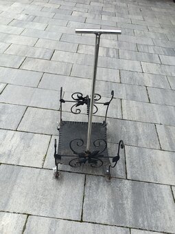 Vozík na drevo na kolieskach - 2