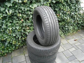 Predám 4x letné pneu KUMHO 205/60 R16 92VXL - 2