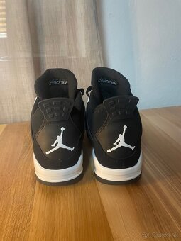 Jordan’s 4 thunder white - 2