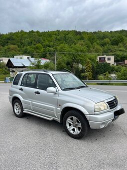 Suzuki Grand Vitara 2.0 benzín - 2