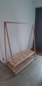 Vešiak na oblečenie - 2